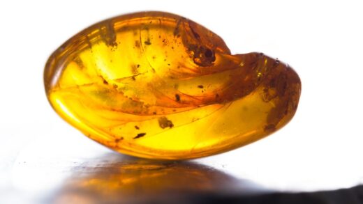 Jak pakować biżuterię z bursztynem na prezent: eko opakowania i zabezpieczenia na wysyłkę