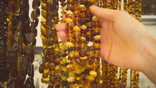 Bursztyn w Kulturze Słowiańskiej i Bałtyckiej: Legendy, Symbole i Ich Współczesne Znaczenia